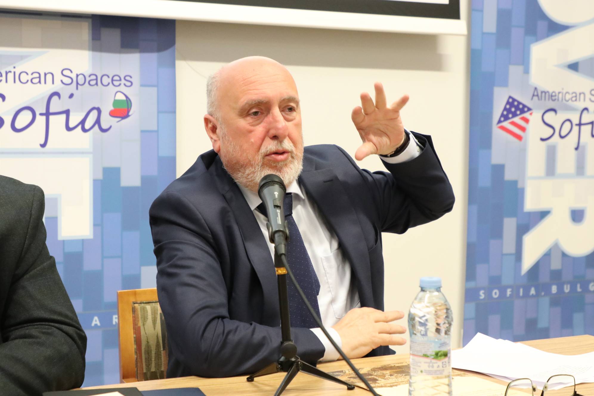  Проф. д.н. Милко Палангурски 